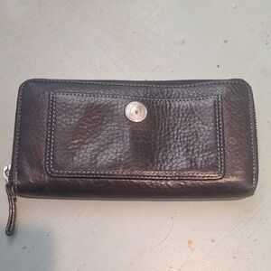 Black PEBBLED LEATHER "COACH" WALLET. ZIP